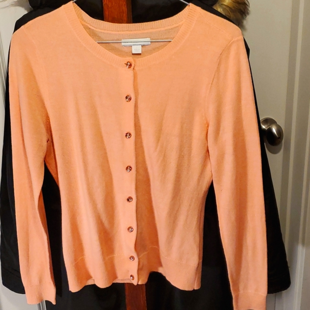 Casual sweater peachy look